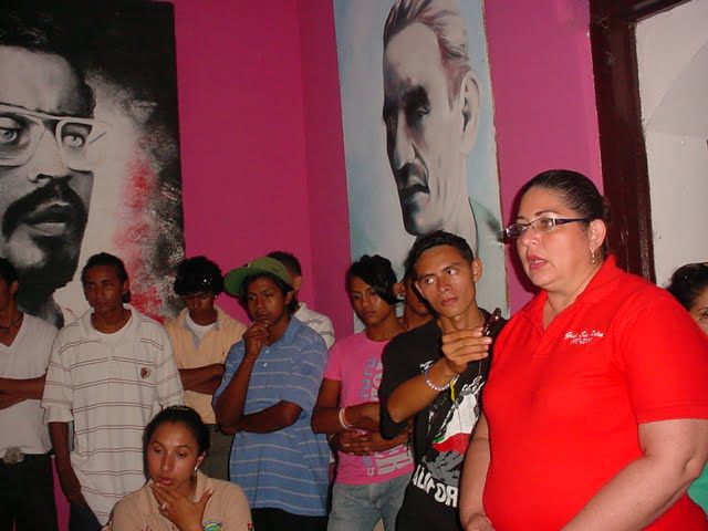 Martha Beatriz Aleman (blusa roja)